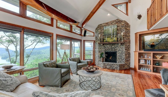 Faulken Haus - Jaw-Dropping Vistas, Fireside Sips, Spa Baths & Community Golf, Pools, Trails & More