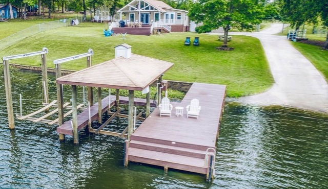 Fishing, Boat Ramp, Dock, Game Room, Cozy Fires, Fenced-in, Kayaks, SUP, Dogs ok