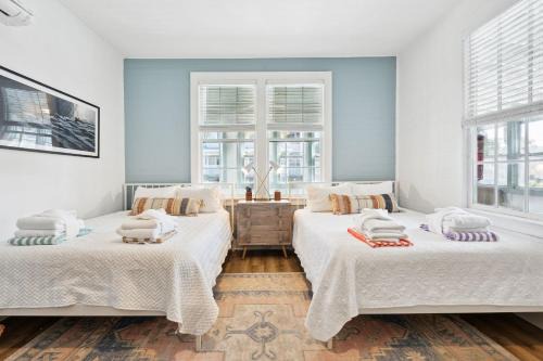 Folliday Inn - The Aguarama - Room 33 in Folly Beach