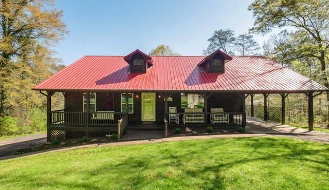 Free Ruby Falls Ticket & More -Cabin-Pets Welcome-Outdoor Space-Hiking-Chattanooga-Cloudland Canyon in Wildwood