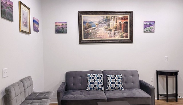 French Lavender Studio Close to Downtown