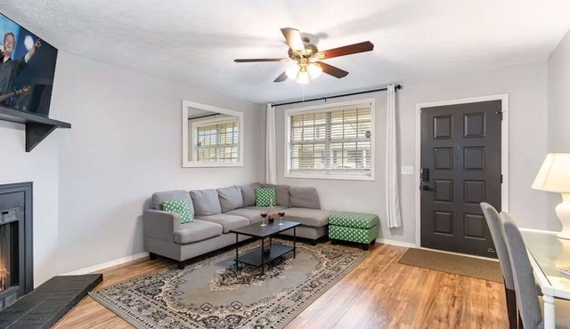 Freshly Renovated - Minutes from Downtown & BNA