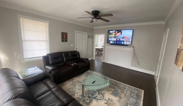 Fully furnished 2 bedroom 1 bath perfect for short term and long term stay