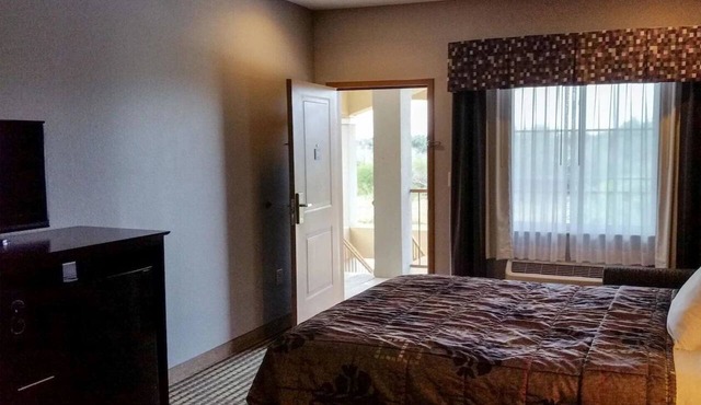 Functional Studio Offers Extended Stay Comfort Near Downtown Beeville in Beeville