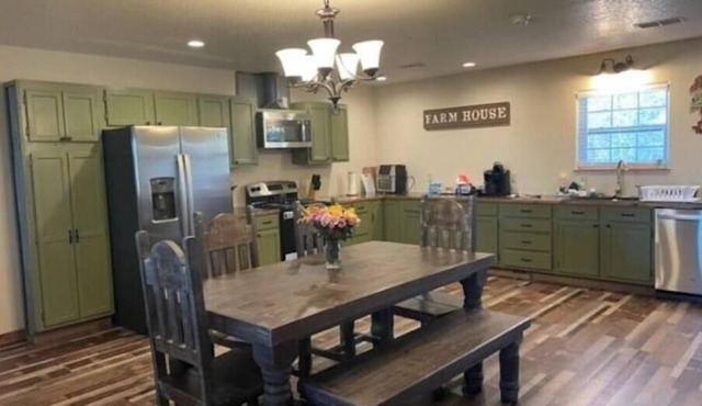Galloping Rooster Ranch House in Mena