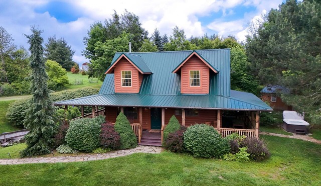 Glade Mountain Top Retreat | Pet Friendly Mountain-View Cabin w/Hot Tub, Sleeps 10