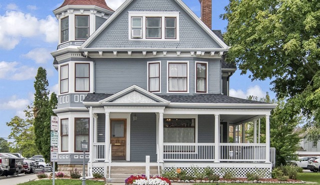 Grand Historic Retreat | Walk to Capitol & Attractions | Timeless Elegance in Springfield