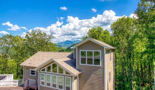GREAT CABIN WITH BEAUTIFUL VIEWS-SLEEPS 10