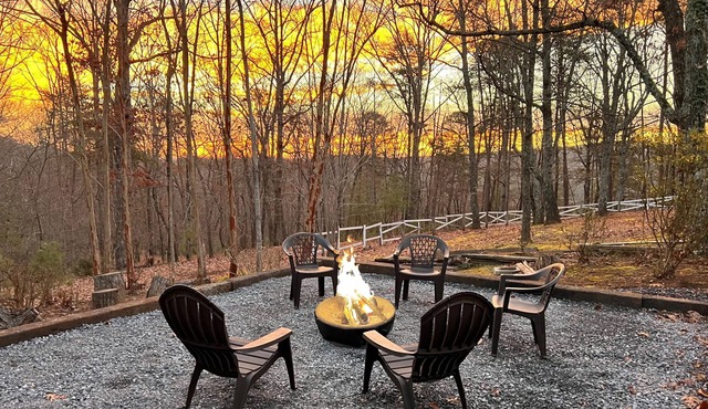 Green Garden Chalet -Close to downtown, WiFI sleeps 8 - Mr Lake Lure Vacation Rentals