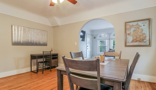 ★Grosse Pointe Luxury★ ★Downtown Detroit Close★ in Grosse Pointe Park