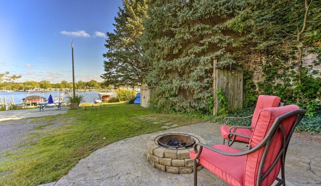 Hamilton Lakefront Retreat Central Location! in Hamilton