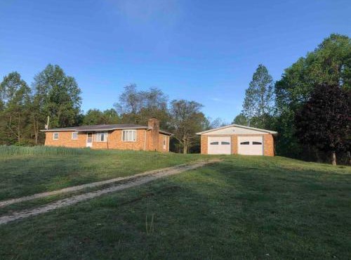 Harmony Hills 3 bedroom farm house in Bloomington