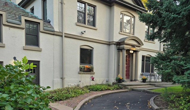 Hawthorne Manor- Perfect Duluth Location! Amazing historic home. in Duluth