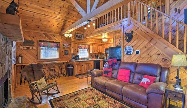 Helen Cabin w/Deck & Hot Tub < 1/2 Mi to Main St