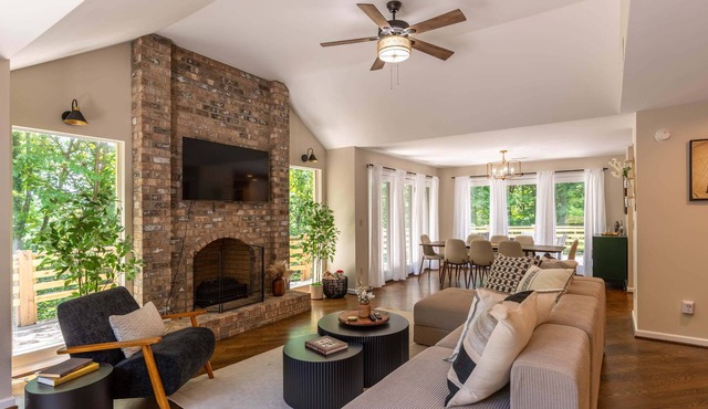 Hidden Falls Retreat: Private, Blowing Rock, Hot Tub