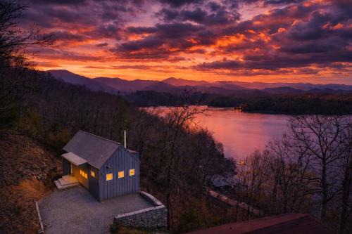 Hidden Point House Stunning Lake Views