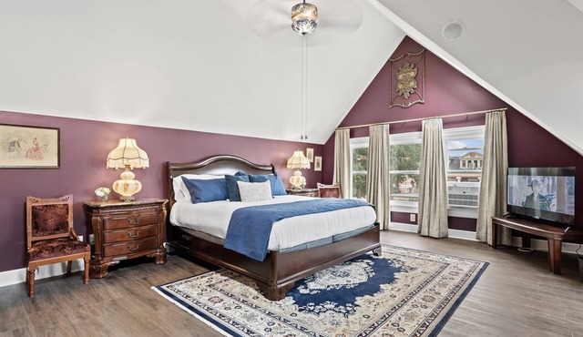 Hideaway in the Eaves | Historic Charm & Modern Comfort | Walkable Location in Springfield