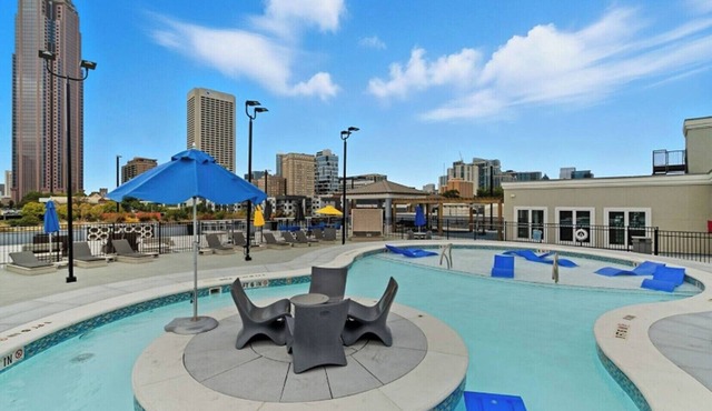 High-Rise with Rooftop Pool | Gym | Balcony & Skyline Views in Atlanta