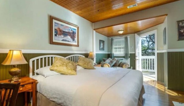 Highland Lake Inn & Resort