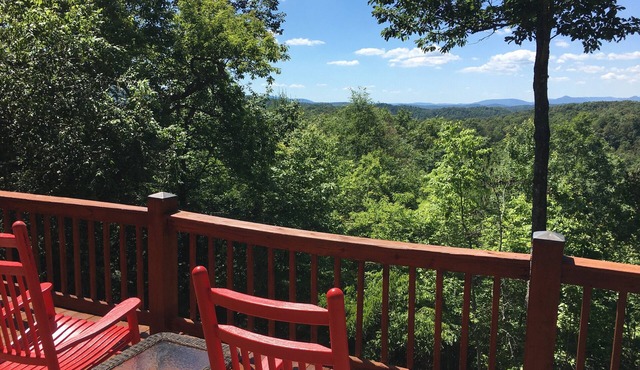 HighlandHouse - beautiful long range mountain views, pet friendly