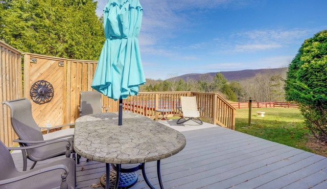 Hike & Ski: Scenic Group Retreat in Wardensville