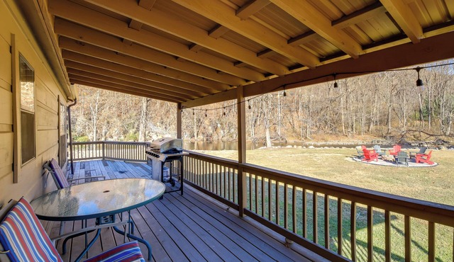 Hike the AT! Creekside Cabin in Trail Town USA