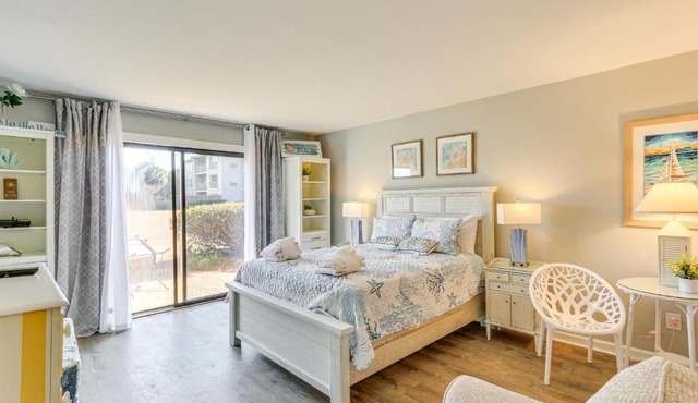 Hilton Head Island Studio w/Patio: Walk to Beach! in Hilton Head Island