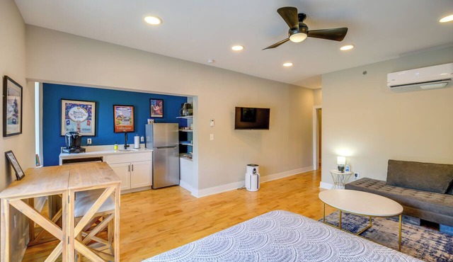 Historic Downtown Bristol Loft - Free Parking