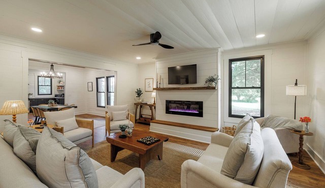 Historic Farmhouse Near UGA 5 Acres Private & Remodeled