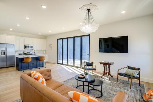 Historic Knoxville Home with Hot Tub & Skyline Views