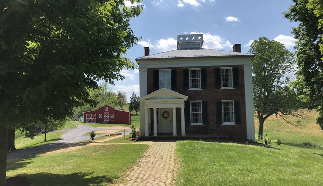 Historic Lexington Retreat - 5BR on Acres- Perfect for Families, Friends & Pets