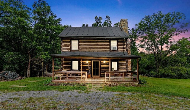 Historic Restored Farmhouse with Cowboy Cauldron Fire Pit Near Ice Mountain, Capon Bridge, West Virginia