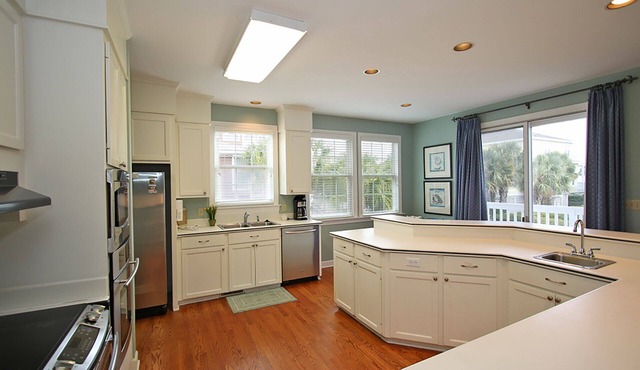 Holiday Booking Deals! Sleeps13 5Bd 4Bth Walk to beach!