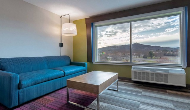 Holiday Inn Express & Suites Marion by IHG