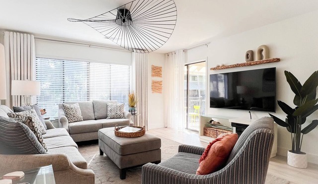 Home away from Home. Fresh, Bright Condo just steps away from the beach in Hilton Head Island