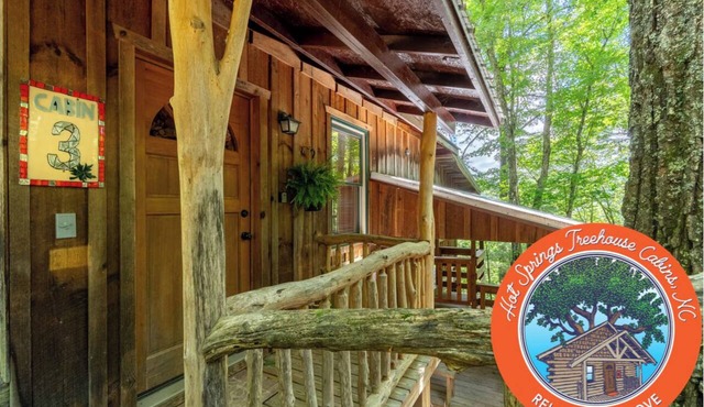 Hot Springs Hideaway: Hot Tub, Privacy, Mt Views - Cabin #3