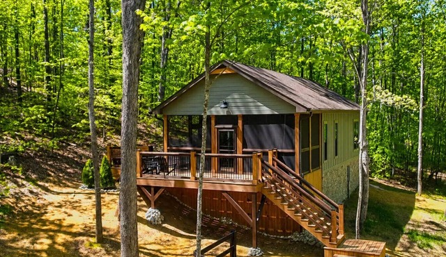 Hot Tub Cabin + Screened Porch | Red River Gorge