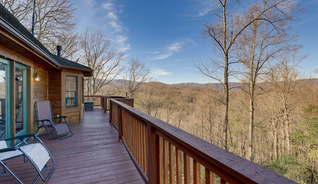 Hot Tub & Game Room: Powderhorn Mountain Cabin