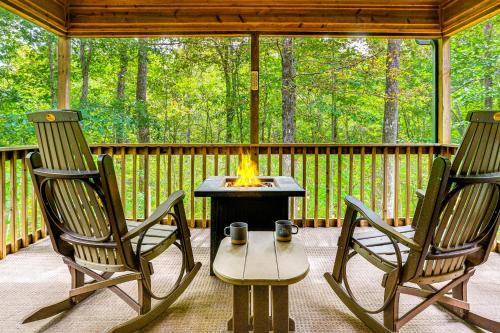 Hot Tub & Hikes: Dahlonega Cabin - 4 Mi to Town!