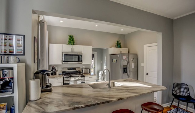 Huge 4,500 space: 6 bedrooms, 4 En-Suites, privacy, open concept, gated parking