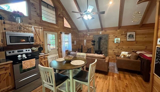 Humble Bee Mountain Cabin in Stanardsville