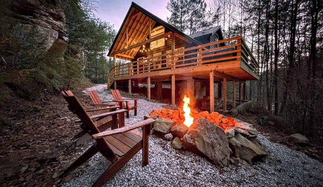 Hummingbird Hollow Hot Tub Private Forest Stay