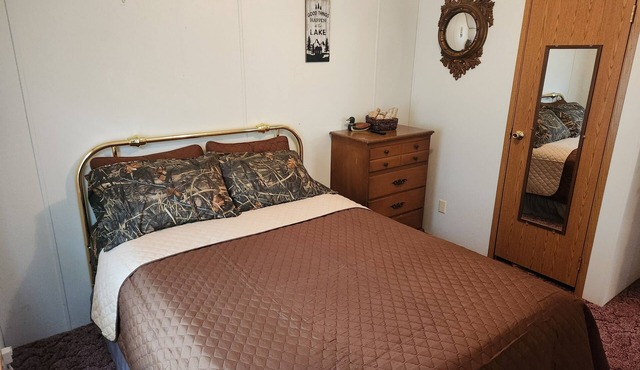 Hunters Haven a charming 3-br house in welcoming Piedmont Ohio with AC, Wi-Fi. in Freeport