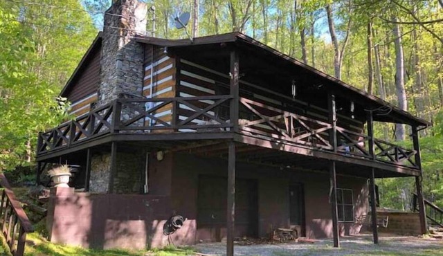 "Just Right" mountain cabin. Maggie Valley, NC