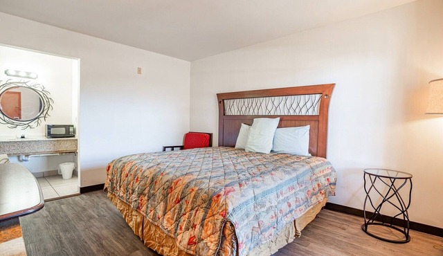 King Bed Non Smoking in Walterboro SC