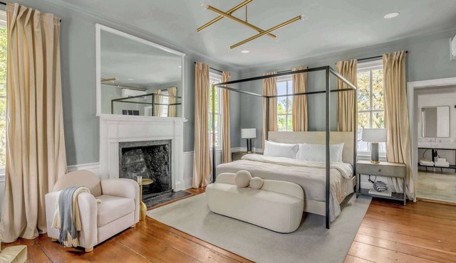 King Suite in Historic B&B w. Waterview + Porches