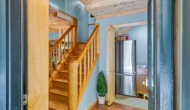 KnightFall-Luxury Cabin w/Waterfall, Pet-Friendly