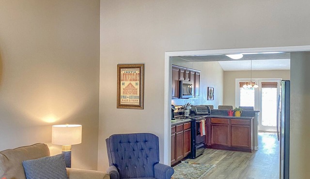 L👀K! 2 BR/2.5 bath Condo Near Lake & Airport