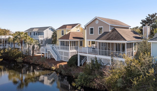 Lagoon view, screen porch w/swing bed, Pool, near beach - 3 Pelican Bay