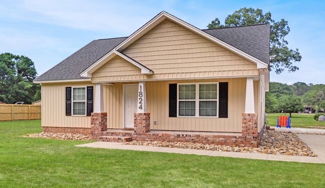 Lake Access | 98” TV | Outdoor Living | Sleeps 10